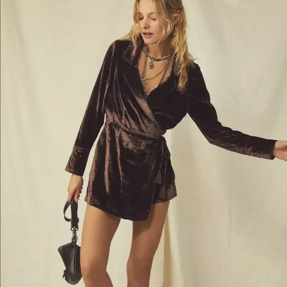 🍁🍁NEW Free People chocolate brown crushed velvet romper🍁🍁